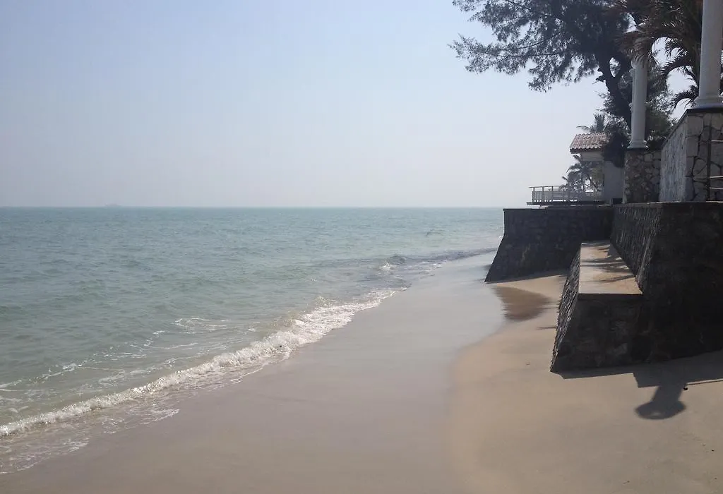 Baan Lom Talay-1